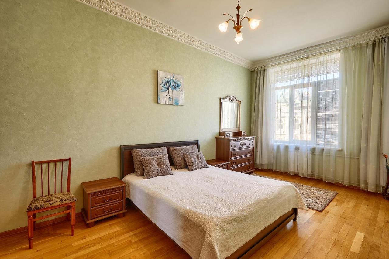 Apartment Near Lva Tolstoho Square Kiev Exterior foto